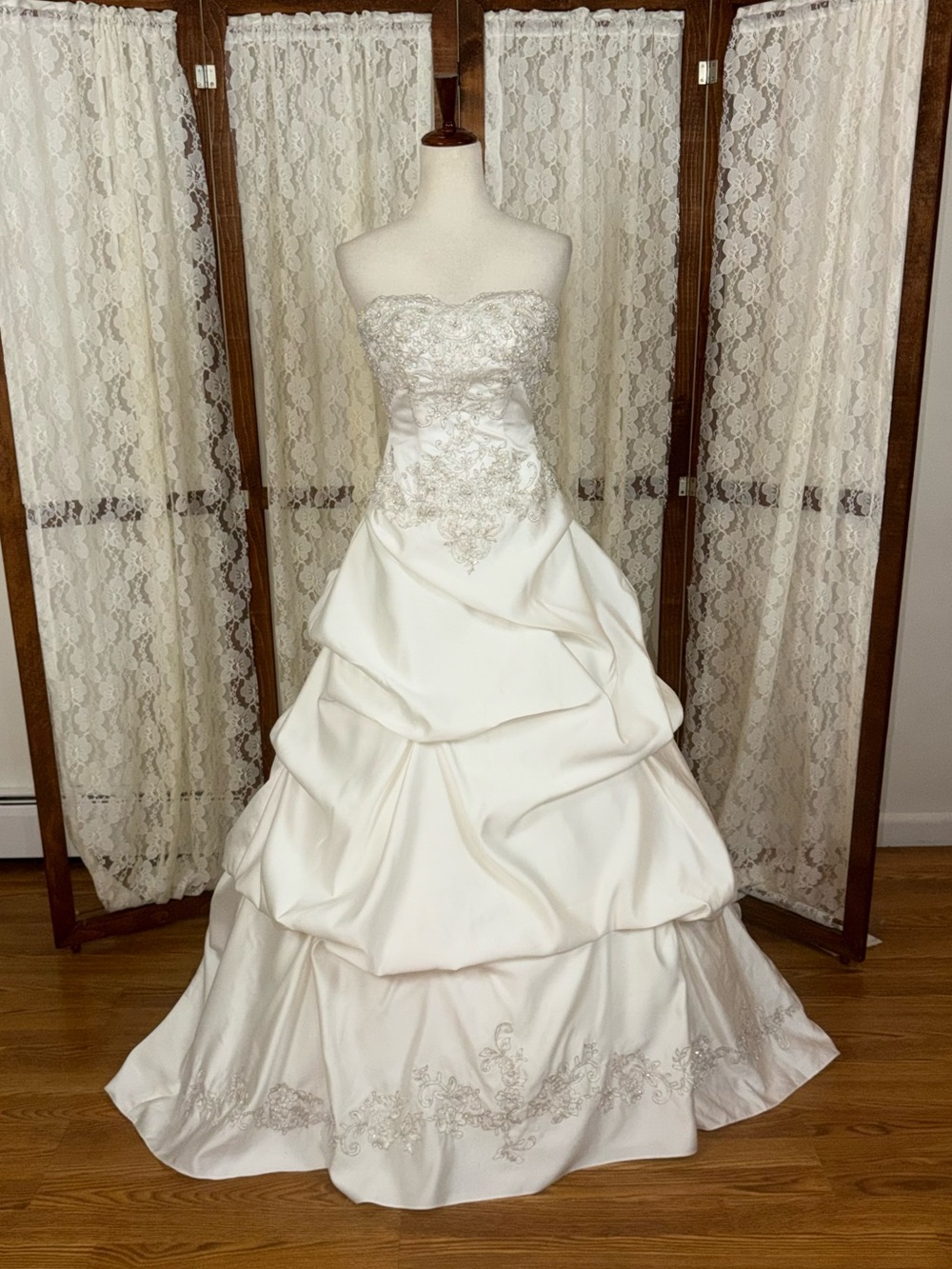 Stunning New David’s Bridal Beaded Ball Gown Wedding Gown